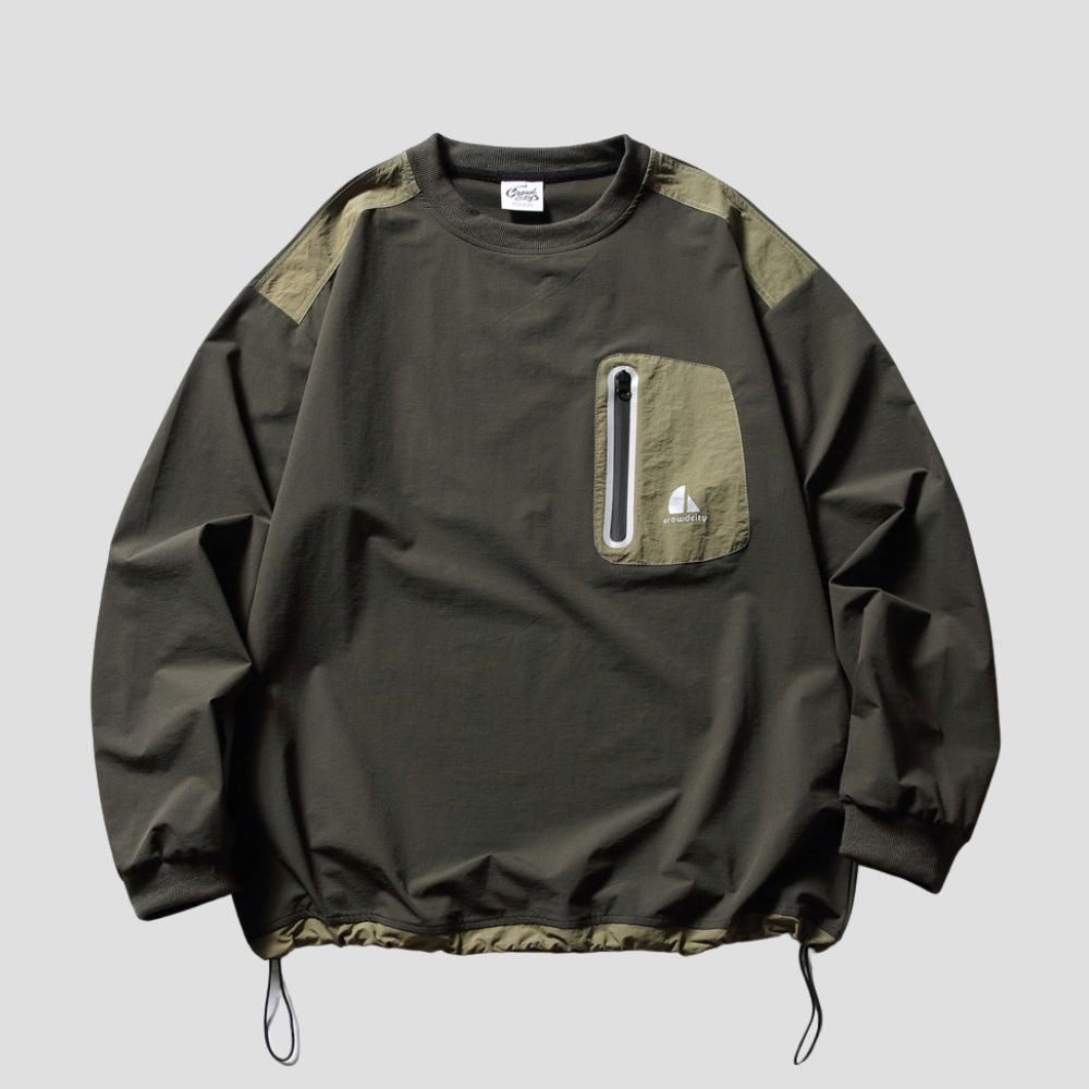 Unisex sweatshirt with streetwear style and casual fit.