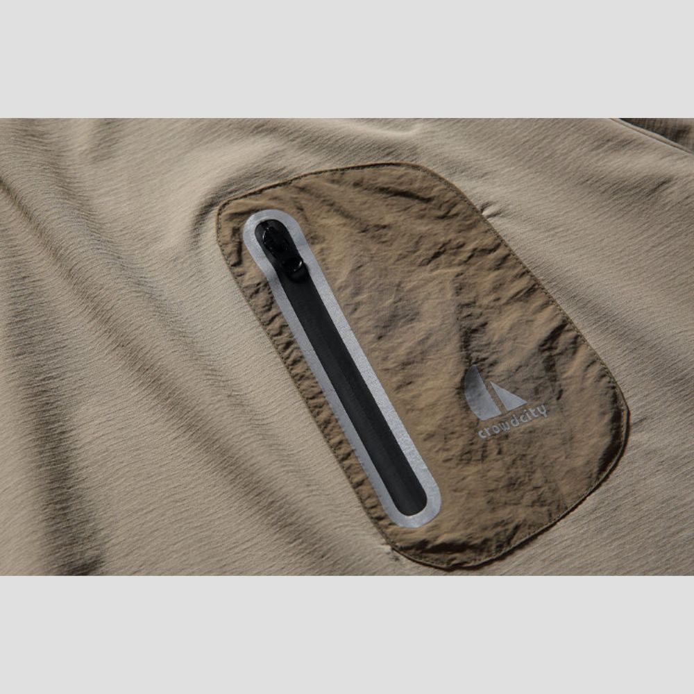 Versatile sweatshirt with color block design and soft touch.