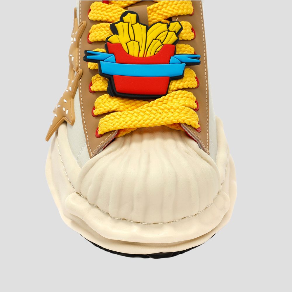 Add a touch of height with the elevated sole on these fashionable low-cut sneakers.