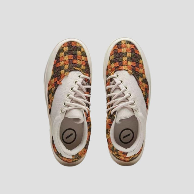 Trendy street-style kicks featuring a durable rubber outsole and unisex design.