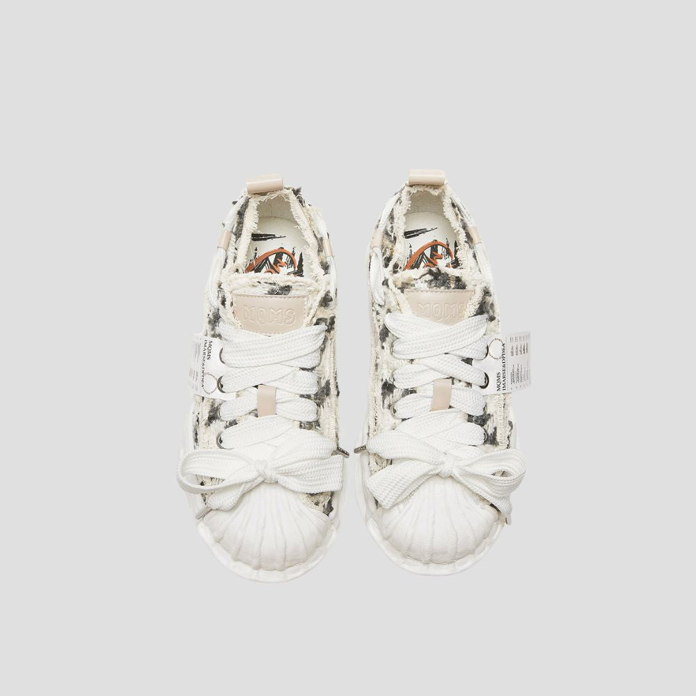 Step into fashion with these chic sneakers featuring a raised sole and a touch of dissolved charm.