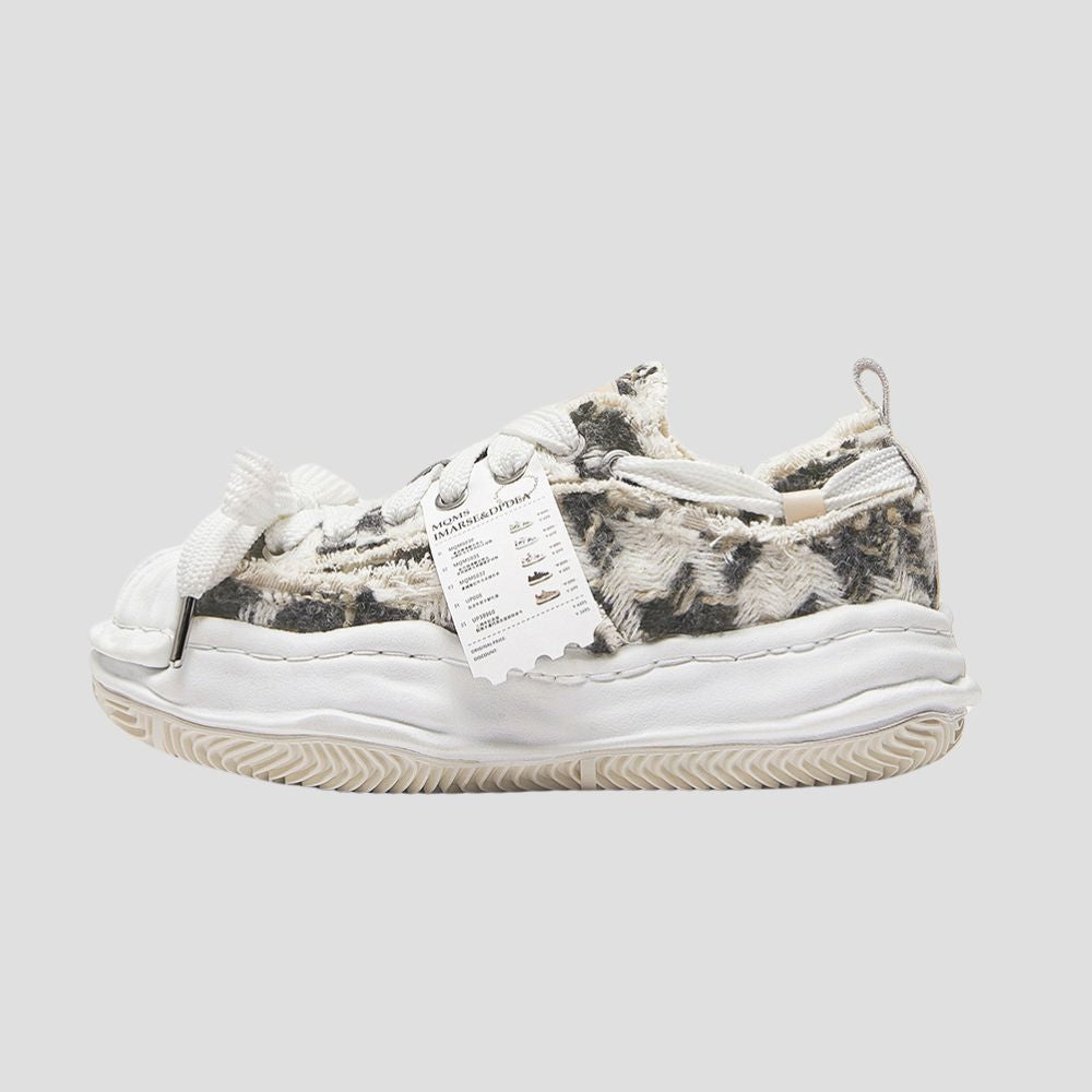 Trendy street-style kicks crafted from cotton and durable rubber for a comfy fit.