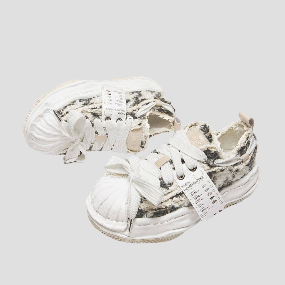 Durable and wear-resistant, these cotton sneakers are built to last through every season.