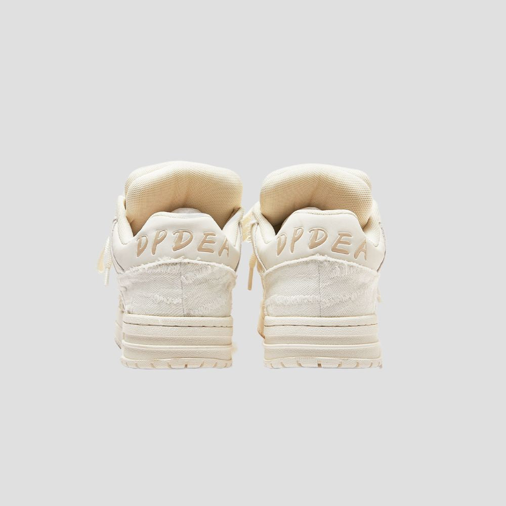 The comfortable PU insole cushions every step, making these sneakers perfect for long days on your feet.