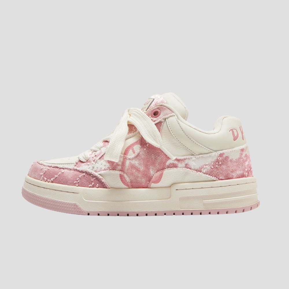 Perfect for both men and women, these unisex sneakers are a versatile addition to any wardrobe.