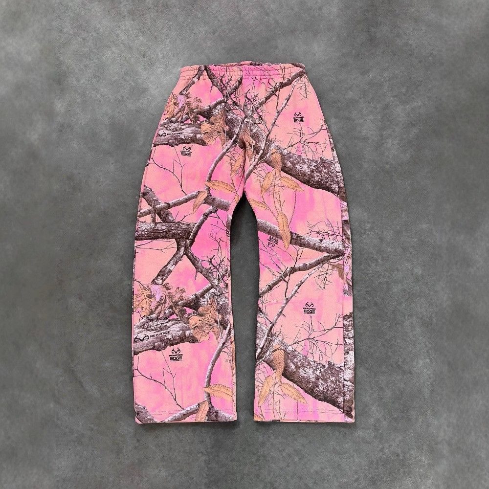 vintage-graffiti-maple-leaf-camouflage-set-back