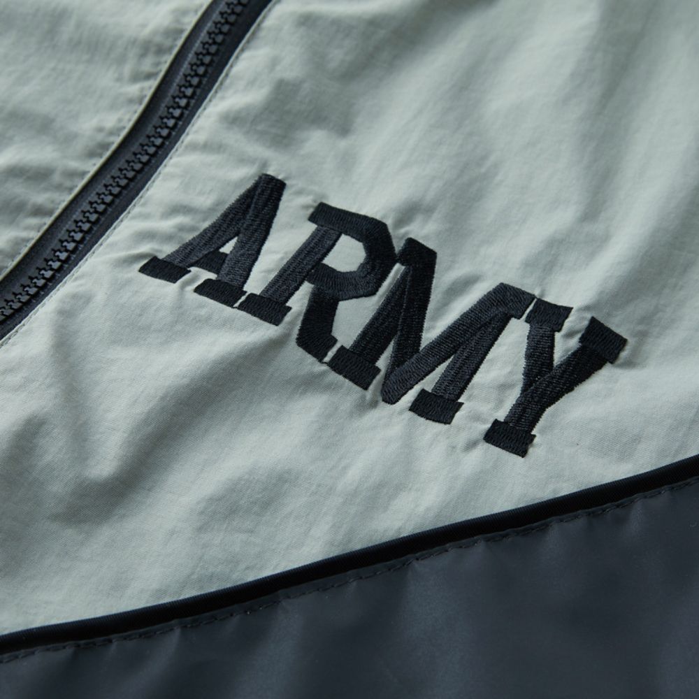 Close-up of the zipper and sporty details on the Vintage Sports PT Jacket