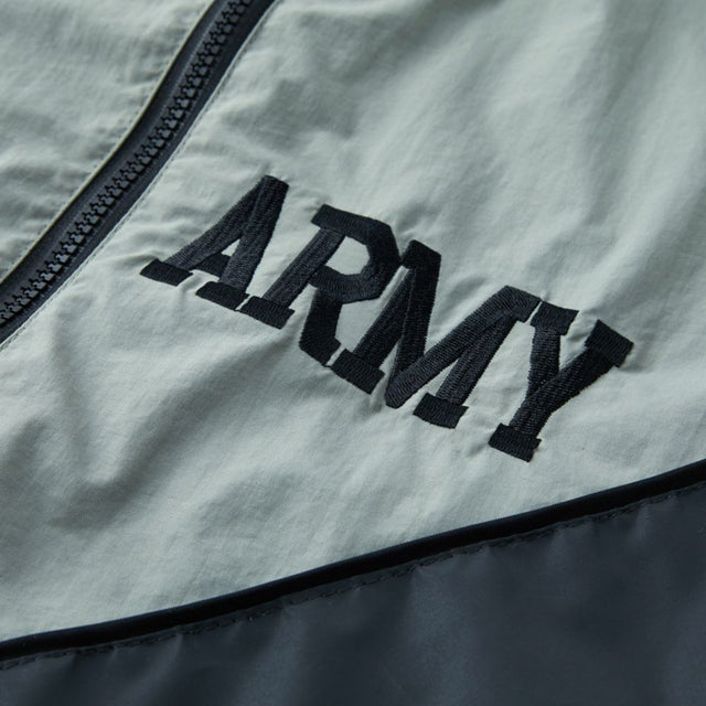 Close-up of the zipper and sporty details on the Vintage Sports PT Jacket