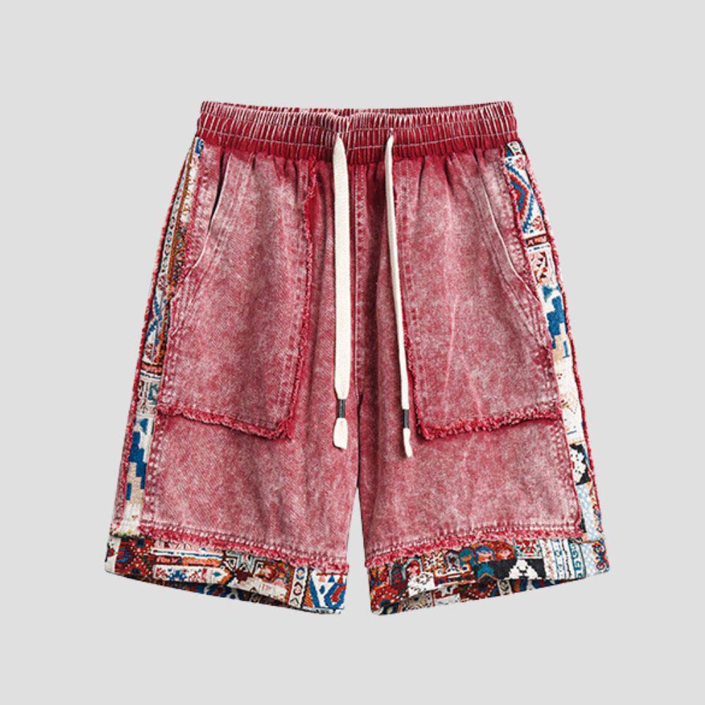 Street style shorts with a vintage design.