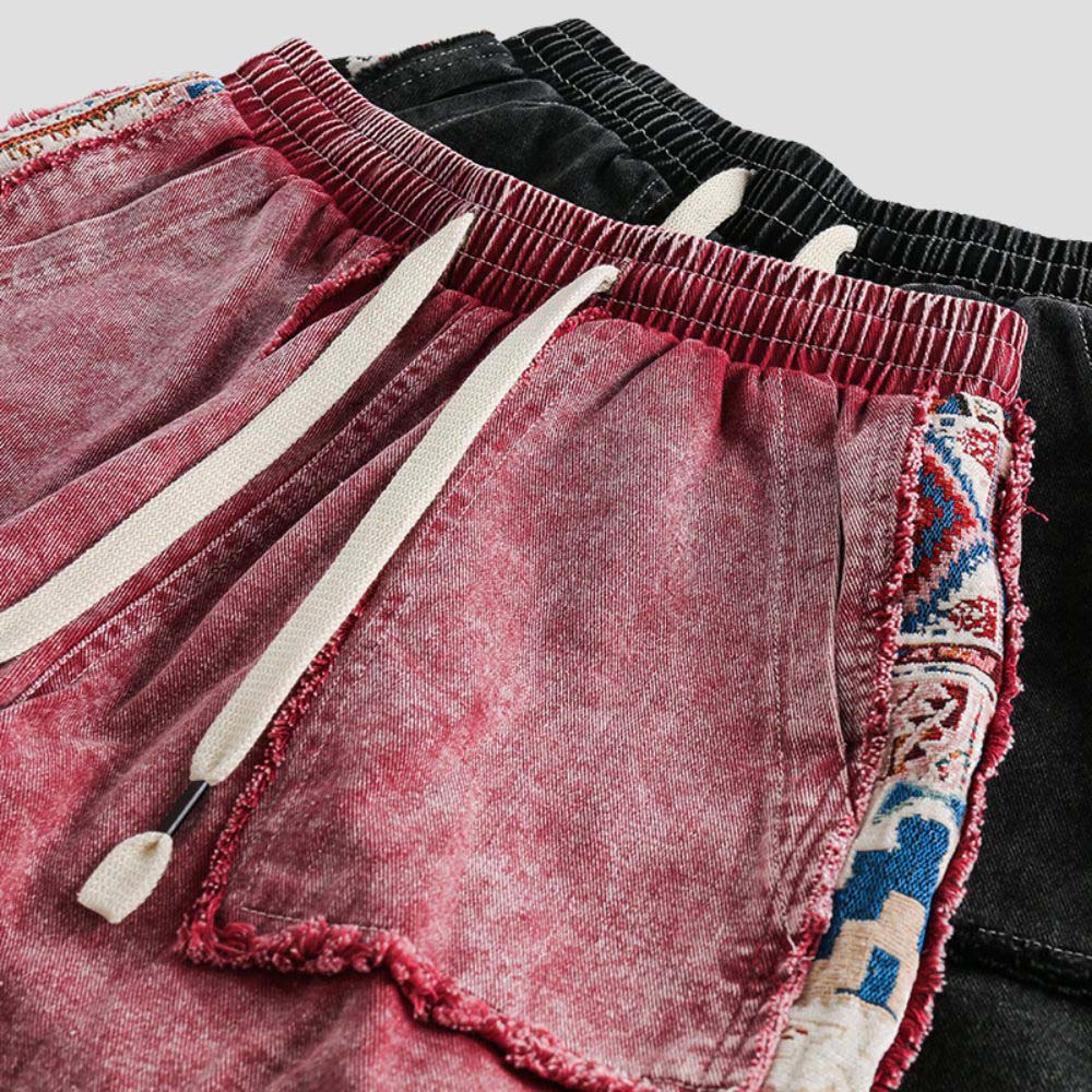 Vintage denim shorts with a special printed hem.