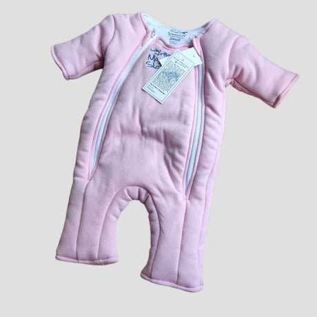 Cozy bodysuit perfect for newborns, designed for warmth.
