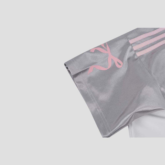 Hip-hop inspired breathable shirt.