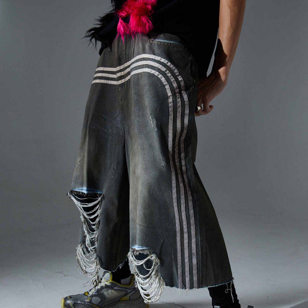 Edgy and abrasion-resistant hip-hop style denim shorts