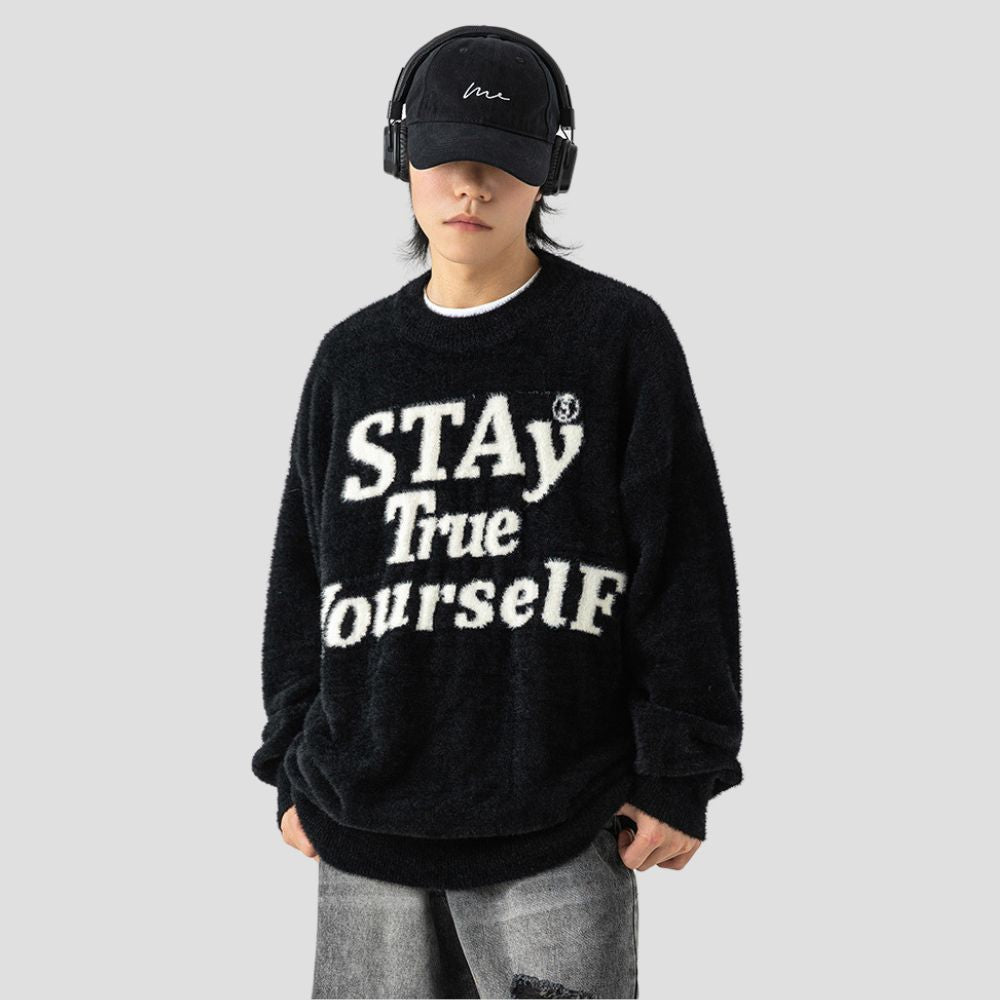 Unisex streetwear sweater with a relaxed loose fit
