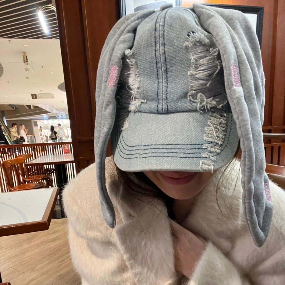 Street fashion hat with adjustable fit