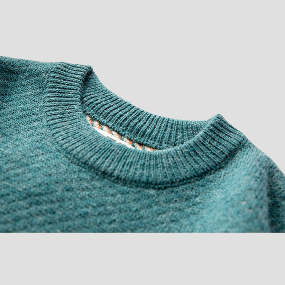 Soft and comfy sweater with a touch of the countryside
