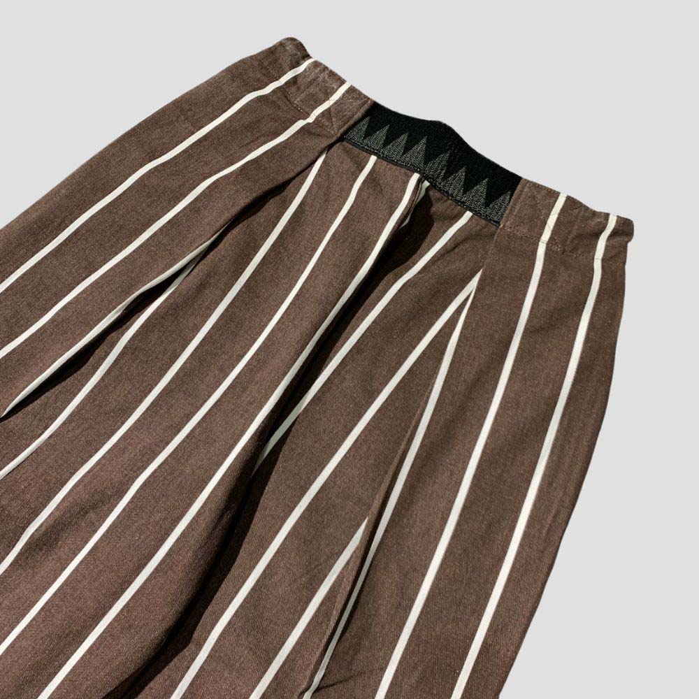 Casual style striped pants with elastic fit.