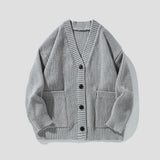 Unisex sweater with comfortable, eco-friendly materials
