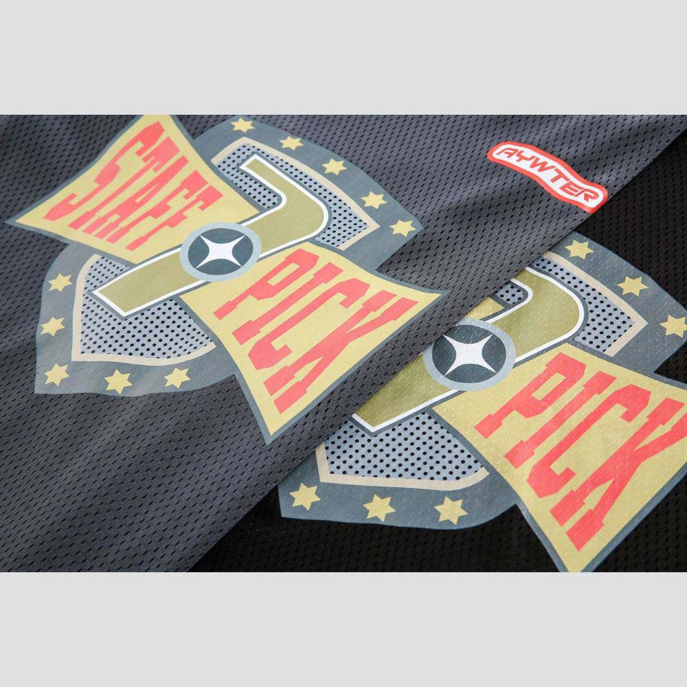 Detailed view of soft touch fabric on a stylish loose-fit hip-hop tee.