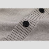 Comfortable sweater perfect for streetwear with a relaxed vibe.
