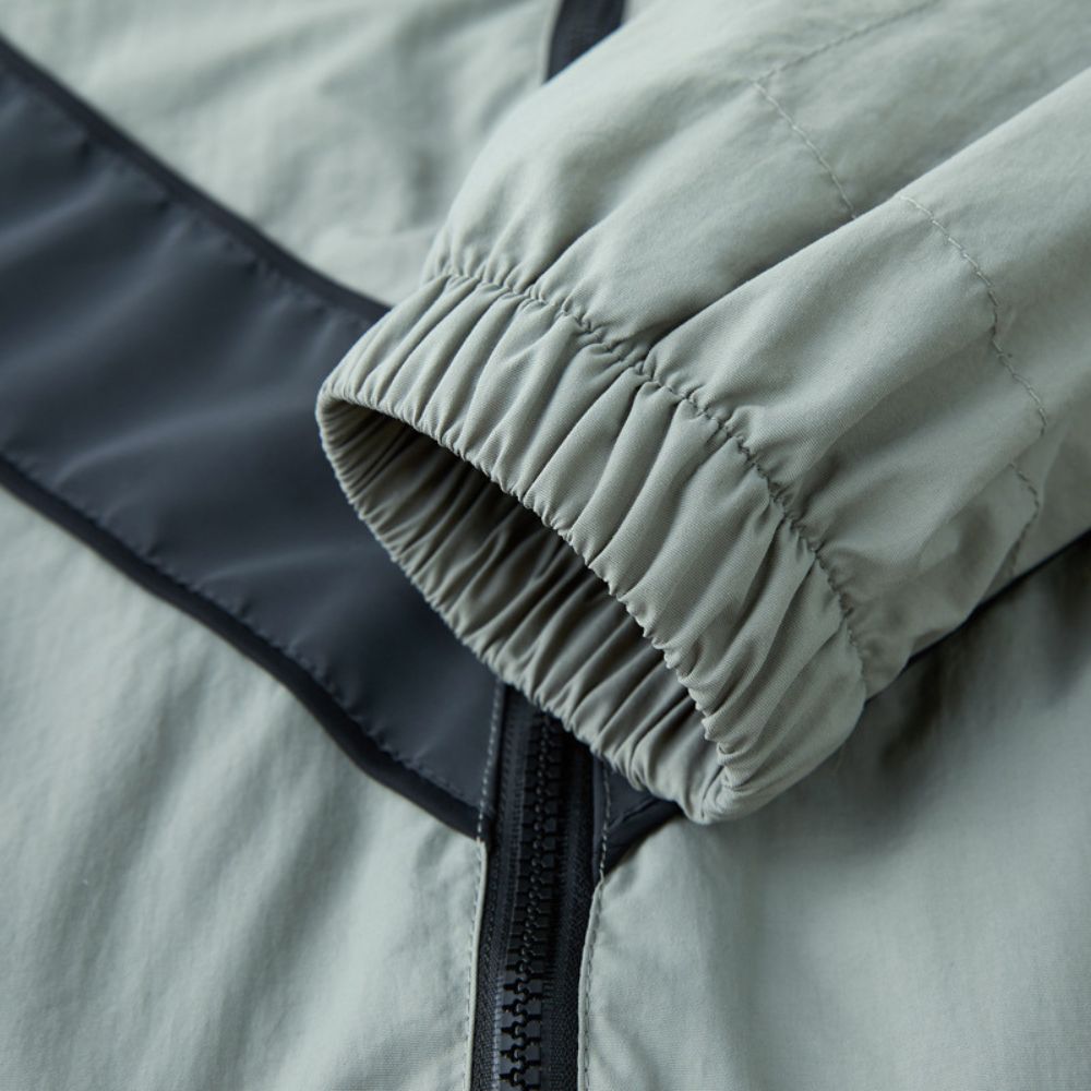 Contrast color details on the Vintage Sports PT Jacket for added style