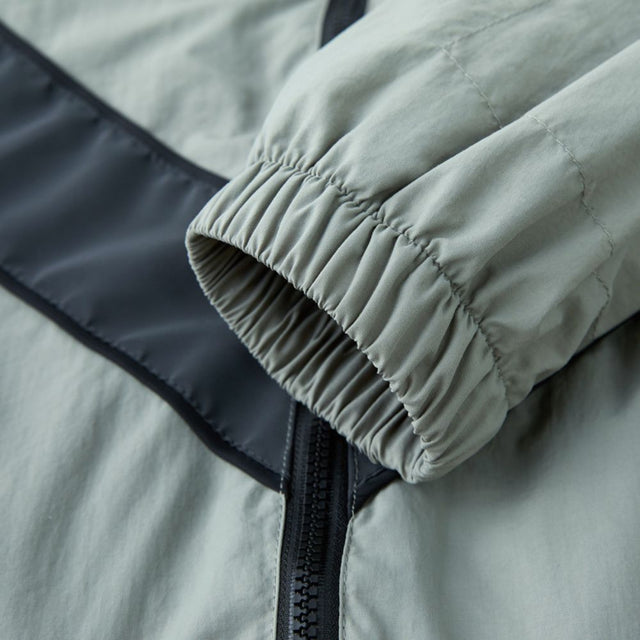 Contrast color details on the Vintage Sports PT Jacket for added style