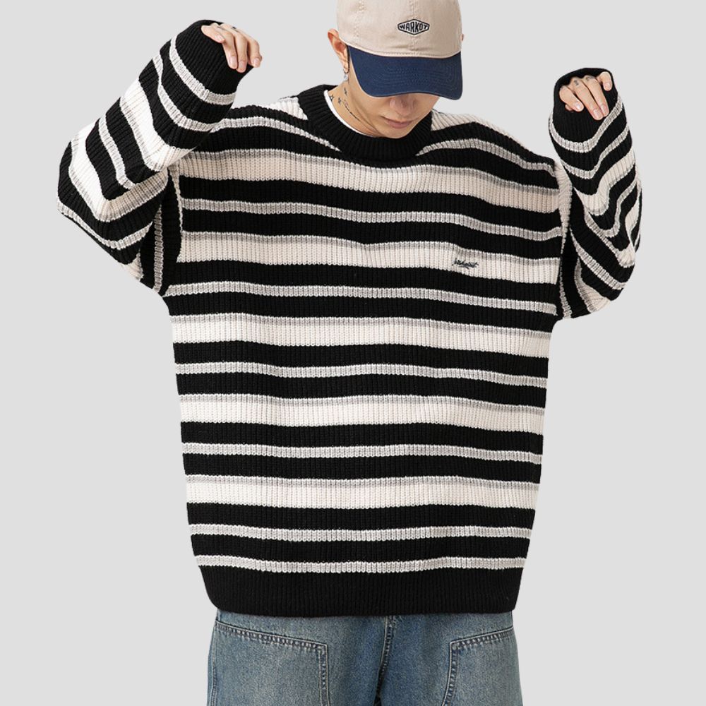 Comfortable sweater with a relaxed fit and easy styling