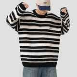 Comfortable sweater with a relaxed fit and easy styling